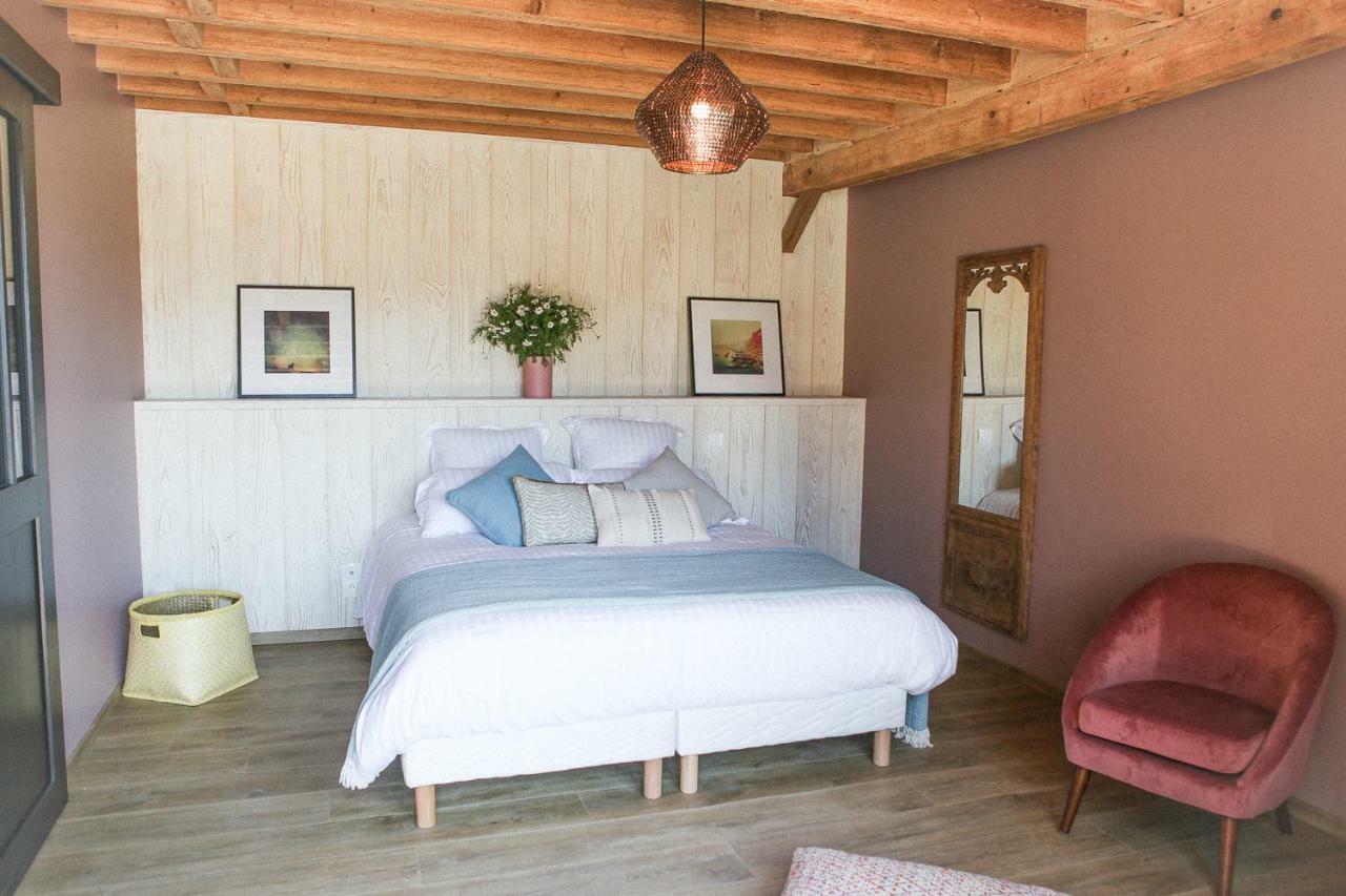 Le Manoir Des Chevaux Dores Guest house *