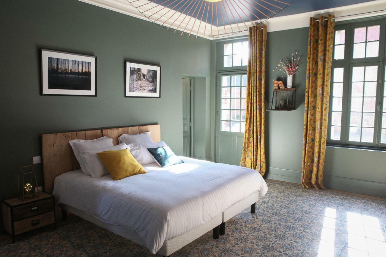 Le Manoir Des Chevaux Dores Guest house Le Neubourg